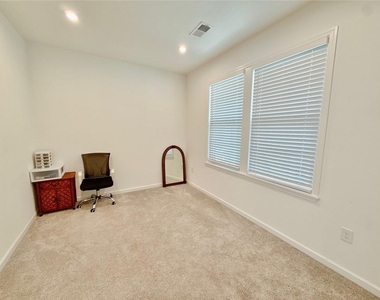 1810 Primrose Park Road - Photo Thumbnail 3