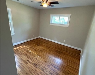 515 Allen Road Ne - Photo Thumbnail 13
