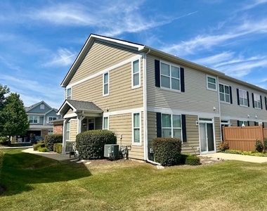 407 Blackstone Avenue - Photo Thumbnail 2