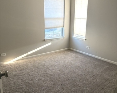 407 Blackstone Avenue - Photo Thumbnail 6
