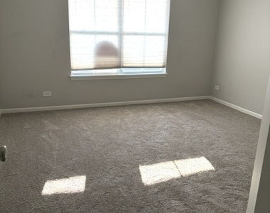 407 Blackstone Avenue - Photo Thumbnail 7