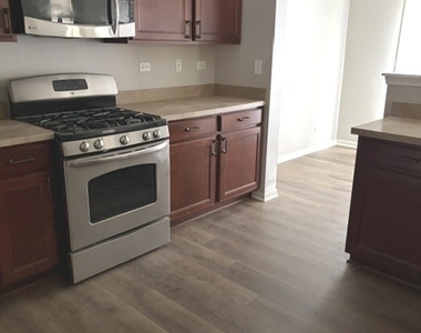 407 Blackstone Avenue - Photo Thumbnail 3