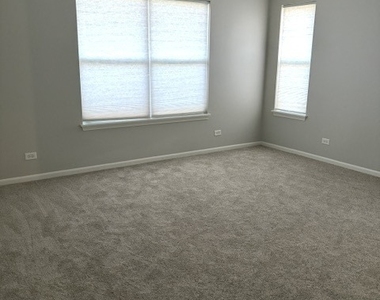 407 Blackstone Avenue - Photo Thumbnail 8