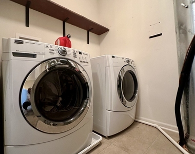 407 Blackstone Avenue - Photo Thumbnail 9