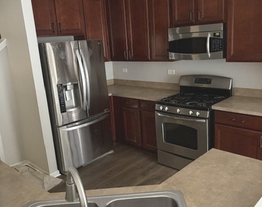 407 Blackstone Avenue - Photo Thumbnail 4