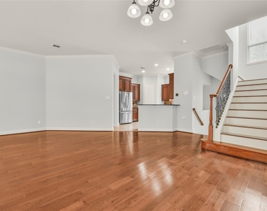 1607 W Dallas Street - Photo Thumbnail 9