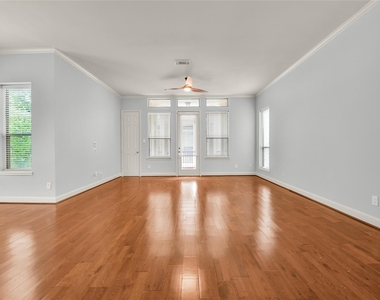 1607 W Dallas Street - Photo Thumbnail 2