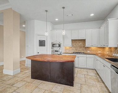 27123 Camirillo Creek Lane - Photo Thumbnail 16