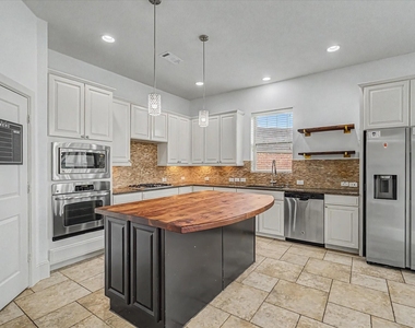 27123 Camirillo Creek Lane - Photo Thumbnail 15