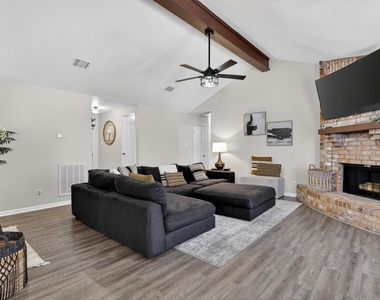 9514 Marblemount Drive - Photo Thumbnail 5