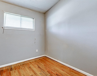 5519 Burlinghall Drive - Photo Thumbnail 16