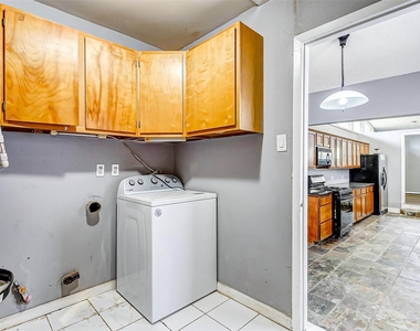 5519 Burlinghall Drive - Photo Thumbnail 30