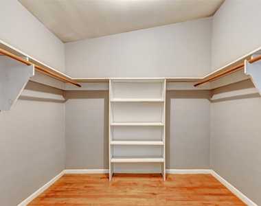 5519 Burlinghall Drive - Photo Thumbnail 7