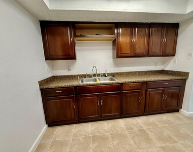 2830 S Bartell Drive - Photo Thumbnail 12