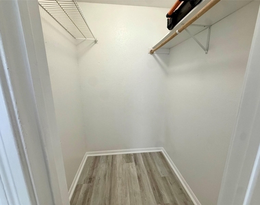 2830 S Bartell Drive - Photo Thumbnail 9