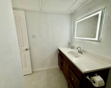 2830 S Bartell Drive - Photo Thumbnail 14