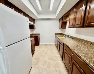 2830 S Bartell Drive - Photo Thumbnail 10