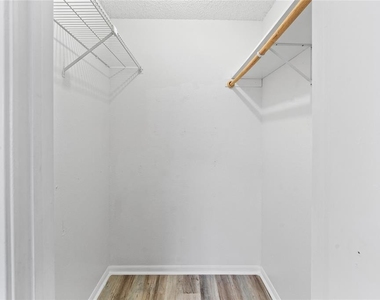 2830 S Bartell Drive - Photo Thumbnail 6