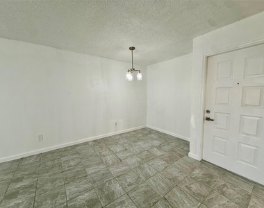2830 S Bartell Drive - Photo Thumbnail 5