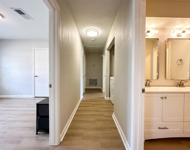 9332 Derrik Drive - Photo Thumbnail 7