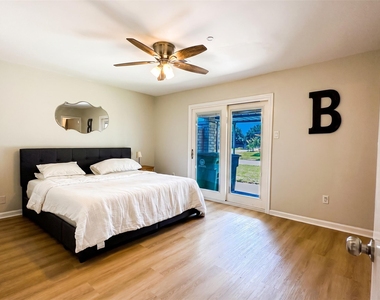 9332 Derrik Drive - Photo Thumbnail 10