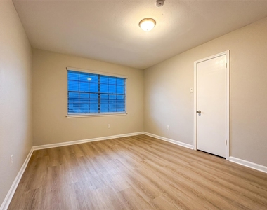 9332 Derrik Drive - Photo Thumbnail 13