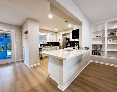 9332 Derrik Drive - Photo Thumbnail 4