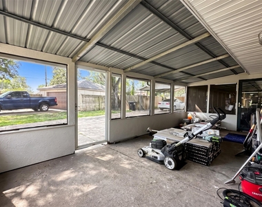 9332 Derrik Drive - Photo Thumbnail 15