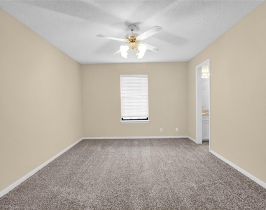611 N Hickory Street - Photo Thumbnail 22