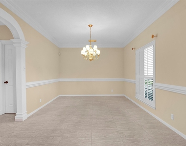 611 N Hickory Street - Photo Thumbnail 5