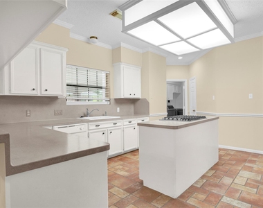 611 N Hickory Street - Photo Thumbnail 10