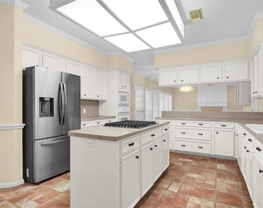 611 N Hickory Street - Photo Thumbnail 9