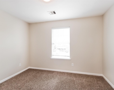 18702 Walden Glen Circle - Photo Thumbnail 8