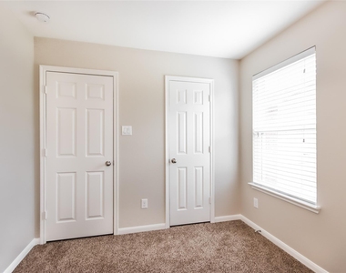 18702 Walden Glen Circle - Photo Thumbnail 9
