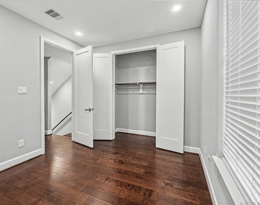 1028 Patterson - Photo Thumbnail 9