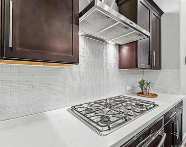 1028 Patterson - Photo Thumbnail 12