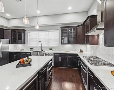 1028 Patterson - Photo Thumbnail 14