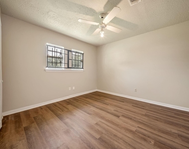 3111 Overcross Drive - Photo Thumbnail 16