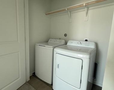 3061 Fantasy Terrace Drive - Photo Thumbnail 6