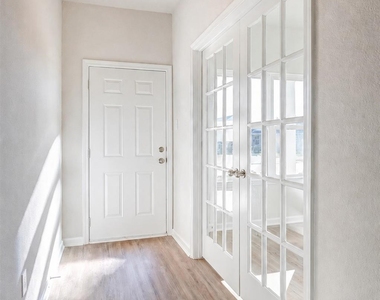 1913 N Riverside Circle - Photo Thumbnail 1