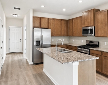 1913 N Riverside Circle - Photo Thumbnail 4