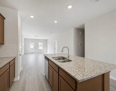 1913 N Riverside Circle - Photo Thumbnail 6