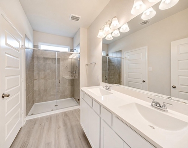 1913 N Riverside Circle - Photo Thumbnail 12