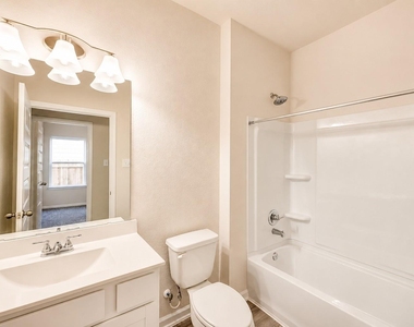 1913 N Riverside Circle - Photo Thumbnail 13