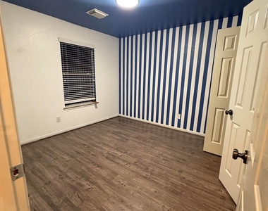 20523 Naples Terrace Lane - Photo Thumbnail 16