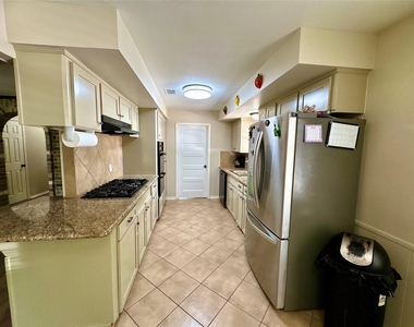 21802 Rotherham Drive - Photo Thumbnail 5