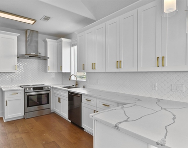 4006 Fort Bend Drive - Photo Thumbnail 8
