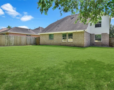5601 Savannah Woods Lane - Photo Thumbnail 16