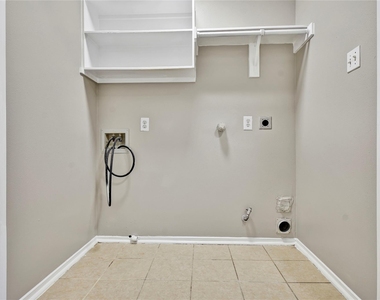 5601 Savannah Woods Lane - Photo Thumbnail 14