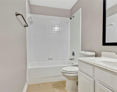5601 Savannah Woods Lane - Photo Thumbnail 13